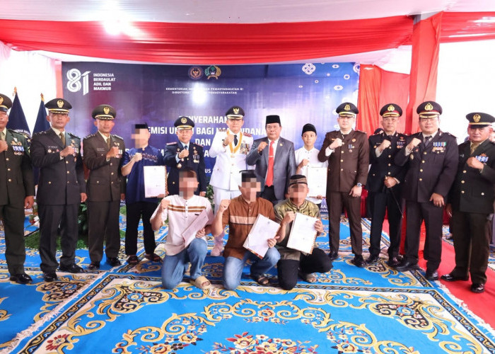 Bupati Enos Serahkan 326 Remisi Untuk Warga Binaan, 2 Diantaranya Langsung Bebas