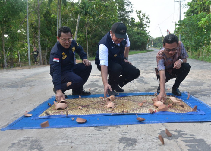 Tingkatkan Mobilitas Perekonomian, Gubernur Sumsel Herman Deru Resmikan Jalan Penghubung OKU Timur dan OI