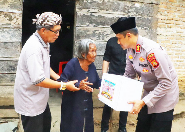 HUT ke-75 Humas Polri, Bantuan Sembako Polres OKU Timur Jadi Berkah Bagi Warga