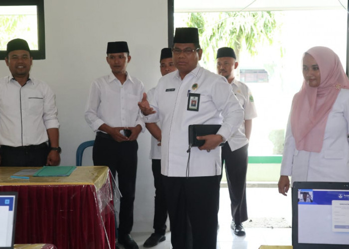 Pastikan ANBK Berjalan Lancar, Kakankemenag OKU Timur Tinjau Sejumlah Madrasah Ibtidaiyah Negeri