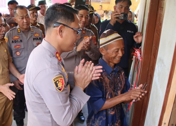 Cerita Dua Petani Lansia di OKU Timur Dapat Rumah Baru dari Kapolda Sumsel