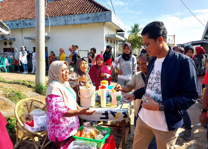Usai Launching Pasar Emak-Emak, Yudi Borong Dagangan Pedagang