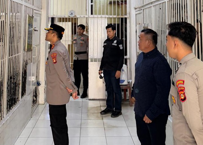 Kapolres OKU Timur Sidak Ruang Tahanan, Pastikan Keamanan dan Kesehatan Tahanan