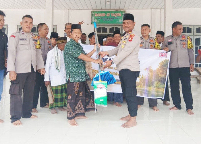 Dekatkan Diri dengan Warga, Polsek Madang Suku I Gelar Jumat Keliling Masjid At-Taqwa Desa Jatisari