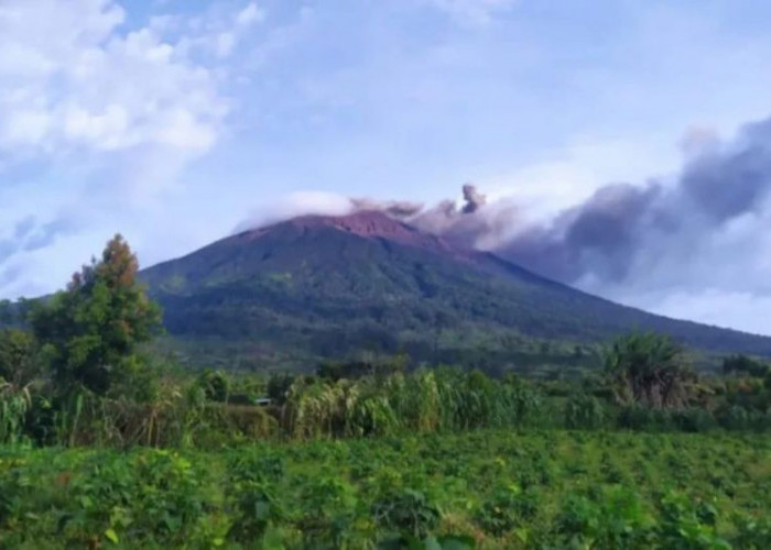 Usai Gunung Semeru, Kini Gunung Kerinci Erupsi