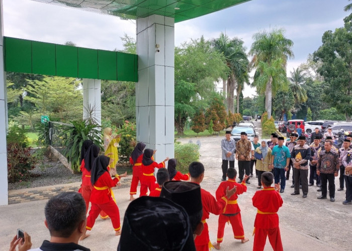 Hadiri Penyerahan RSU dr Maulana AK ke PD Muhammadiyah, Pj Bupati OKU Disambut Silat Tapak Suci