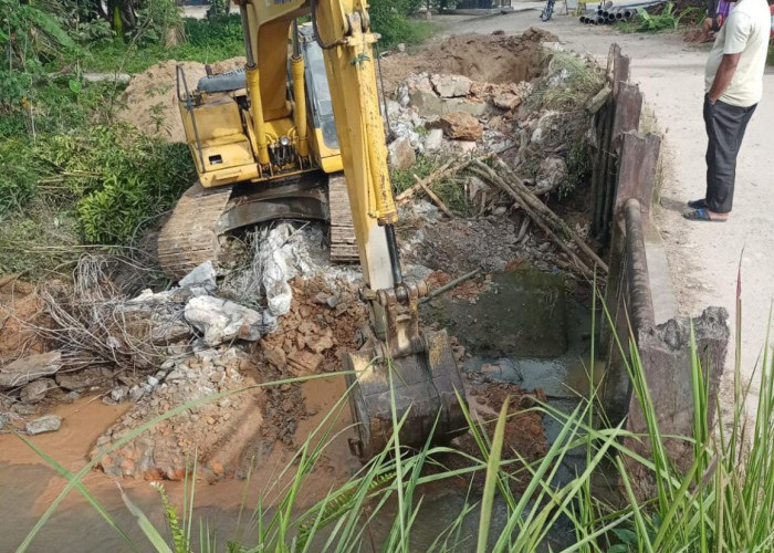 Jembatan Desa Karya Bakti Mulai Dilakukan Perbaikan