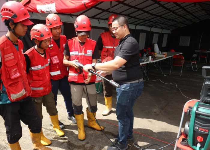 PMI Manfaatkan Teknologi Bosch untuk Membersihkan Endapan Lumpur dan Sisa Material Banjir