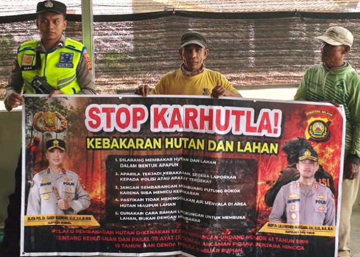 Menyisir Tiga Desa, Polsek Belitang I OKU Timur Sebar Maklumat dan Pasang Spanduk Karhutla