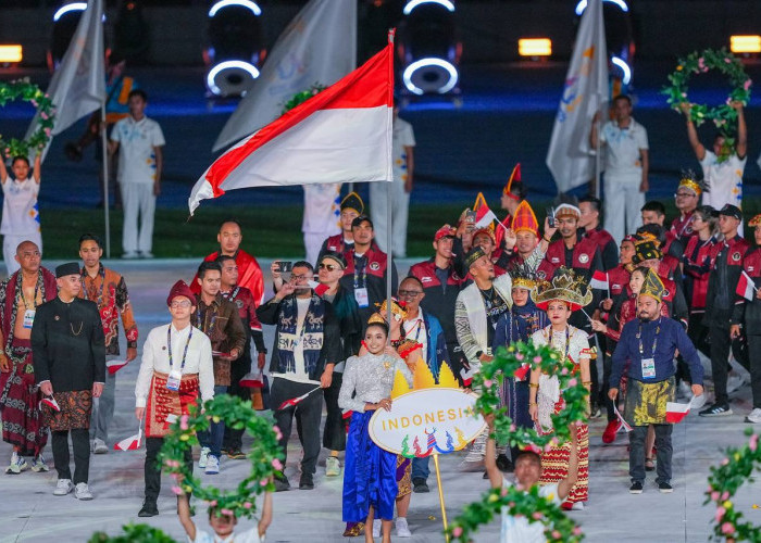 Ketua Kontingen Indonesia Pakai Baju Adat Sumsel di Opening SEA Games 2023, Gubernur Sumsel Komentar Begini