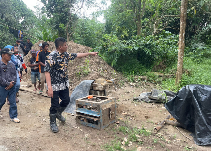 Tinjau Kembali Progres Jembatan Saka 7 Desa Baturaja Bungin, Ini Harapan Bupati Enos