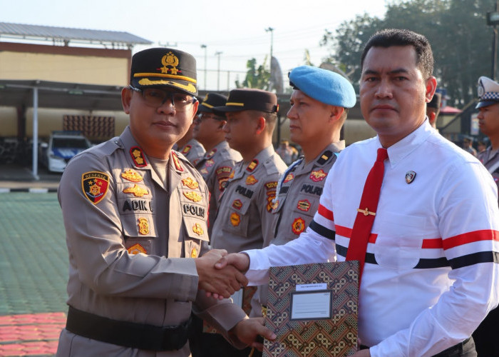Kanit Pidsus IPDA Tomi Aprianto Bersama 10 Personilnya Terima Penghargaan Kapolres OKUT