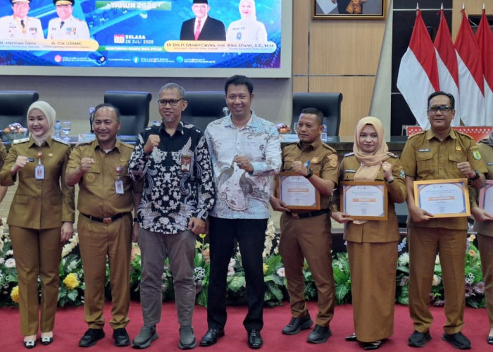 Pelayanan Publik Pemda OKU Timur Diapresiasi PPID SLIP Award