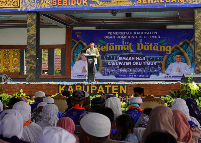 Wabup Yudha Bersama Ribuan Masyarakat Sambut Kepulangan Jamaah Haji OKU Timur Kloter I