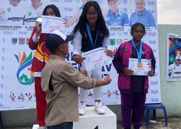 Si Kembar Atlet Renang Tambah Mendali OKU Timur dalam Ajang Porprov Sumatera Selatan ke XlV