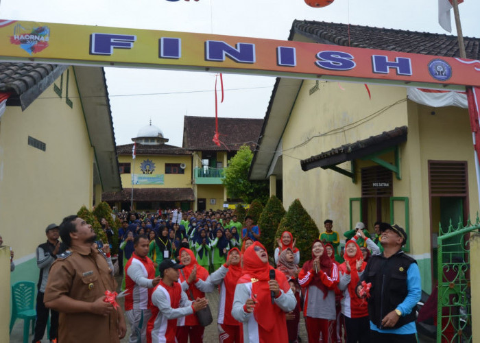SMA Muhammadiyah 02 Karang Tengah Gelar Jalan Sehat Peringati Haornas