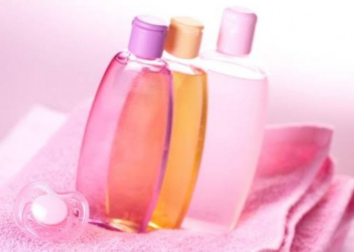 Dikenal Sebagai Perawatan Bayi, Ternyata Baby Oil Ampuh Mengunci Kelembapan Kulit Wajah