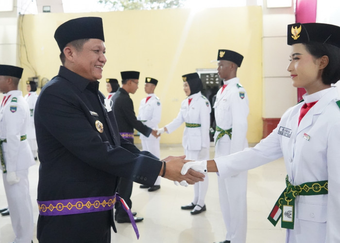 Kukuhkan Paskibraka OKU Timur Tahun 2022, Enos: Selamat, Jalankan Tugas dengan Baik