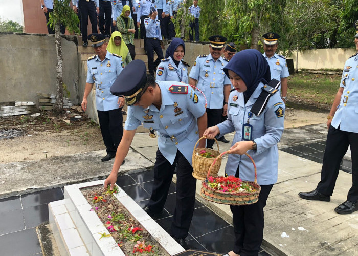 HBP ke-59, Kalapas Martapura Pimpin Prosesi Upacara Tabur Bunga di Makam Pahlawan Jurai Komering Sakti