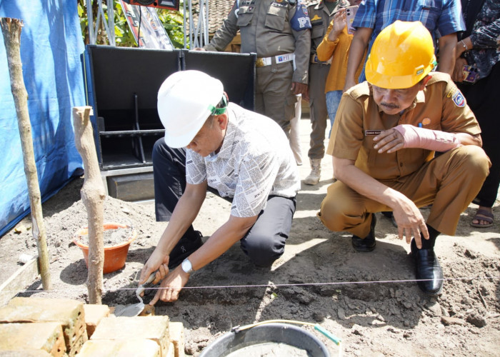 Pemda OKU Timur Bersama Pemprov Sumsel Kompak Perbaiki Rumah Tidak Layak Huni di Desa Peracak
