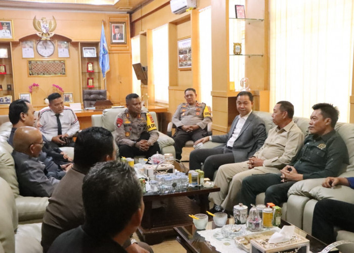 Bangun Sinergitas, Kapolres OKU Timur  Bersama PJU Jalin Silahturahmi dengan DPRD