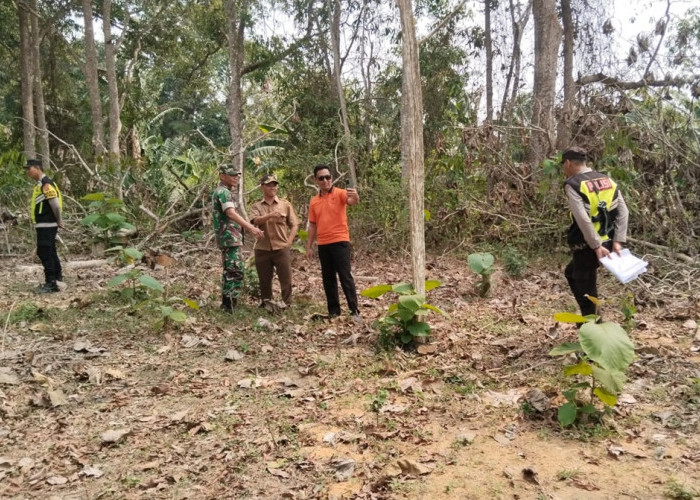 Penanggulangan Karhutla OKU Timur, Polsek Belitang I dan TNI Patroli di Daerah Rawan