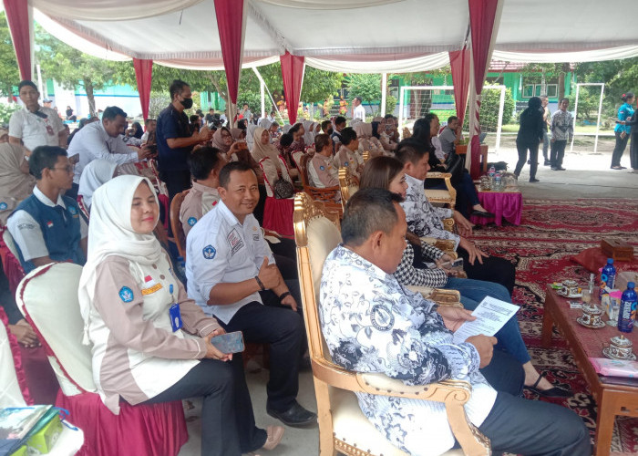 Bupati OKU Timur Enos Launching Digitalisasi Pendidikan