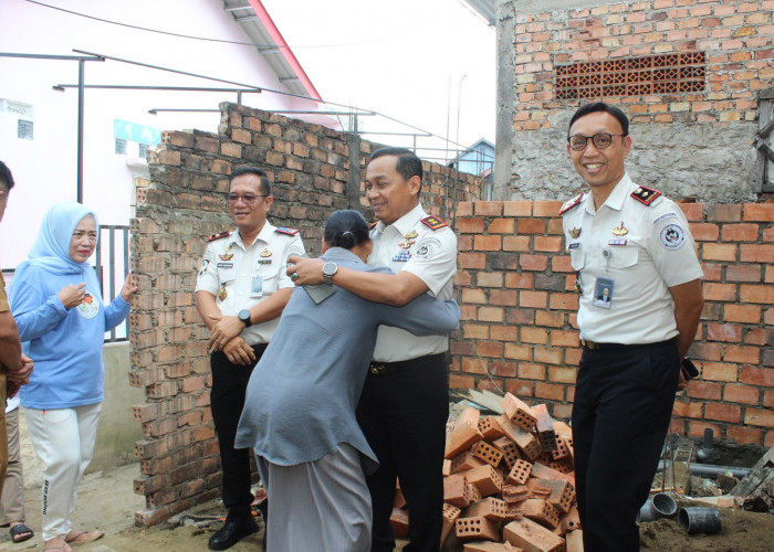 Merangkul Harapan, Membangun Kepercayaan, Menghadirkan Kepedulian melalui Bedah Rumah di Lorok Pakjo