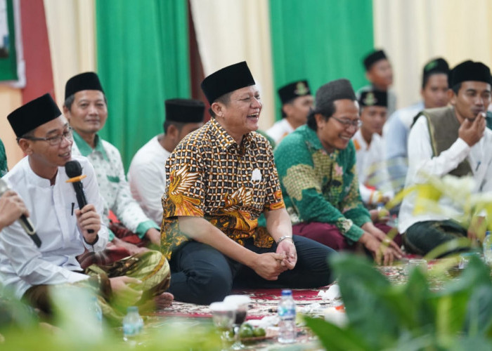 Ingin Ketemu Santri di Balai Rakyat, Bupati Enos Rela Tempuh 2 Jam Perjalanan: ‘Saya Bangga dengan Santri’