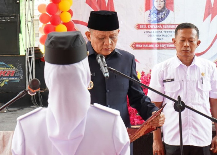 Lanosin Lantik Eniyana Jadi Kades PAW Way Halom OKU Timur