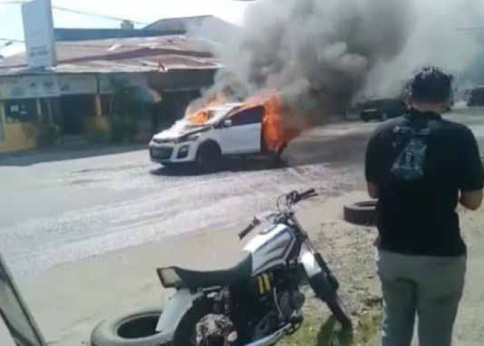 Usai Isi Bensin, Mobil Seharga Rp860 Juta Terbakar