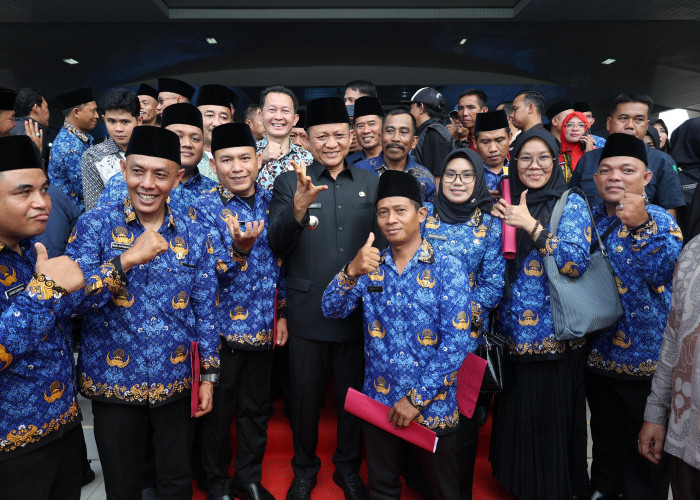 Bupati Enos Lantik 1.512 ASN PPPK dan CPNS OKU Timur