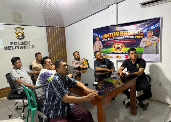 Polsek Belitang III Gelar Nobar Piala Dunia Bersama Masyarakat 