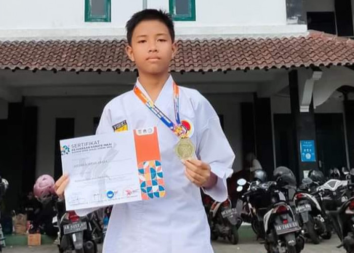Ahmad Kaffa Abada Siswa Pelajar OKUT sabet Medali Emas Karate INKAI Open Jogja-Jateng