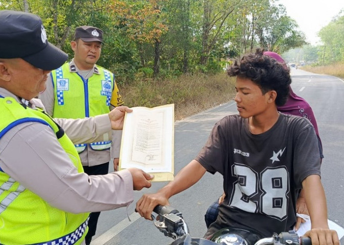 Cegah Bencana Asap, Personel Polsek Madang Suku I Edukasi Warga Tiga Desa Soal Larangan Membakar Lahan