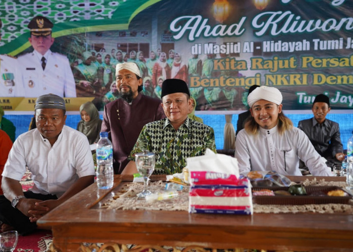 Bupati Enos Hadiri Pengajian Rutinan Ahad Kliwon Muslimat OKU Timur di Tumijaya