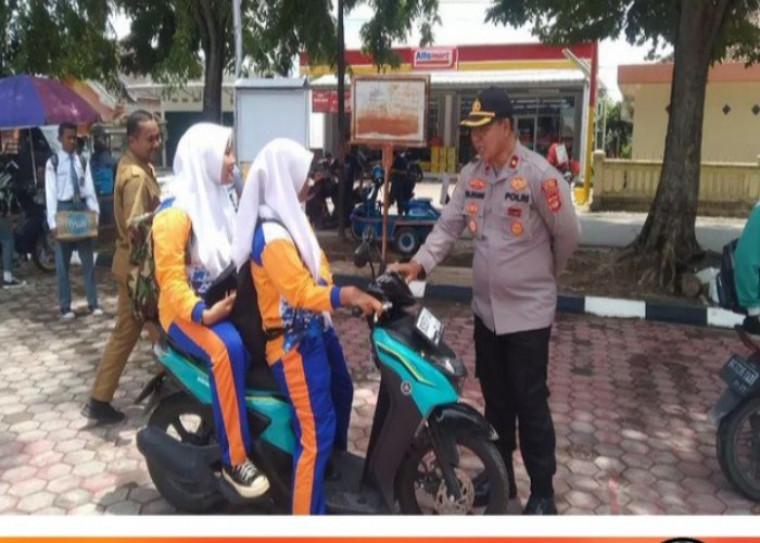 Kapolsek Martapura Sosialisasi Berlalu Lintas Pada Pengendara