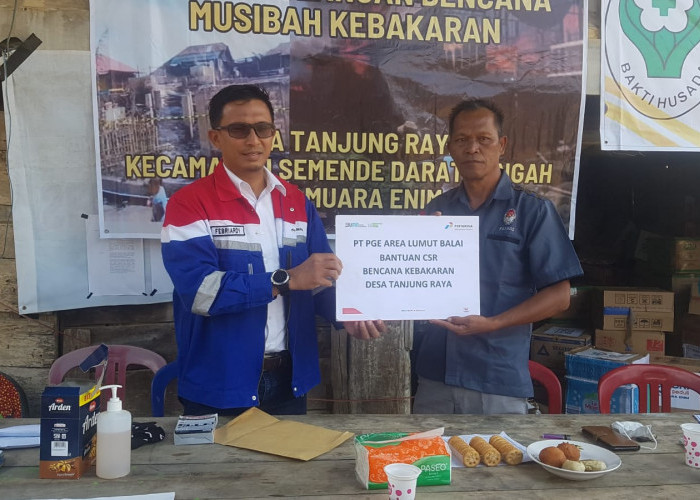 PGE Lumut Balai Percepat Relokasi Puing Material Kebakaran di Tanjung Raya Semende Darat Tengah 