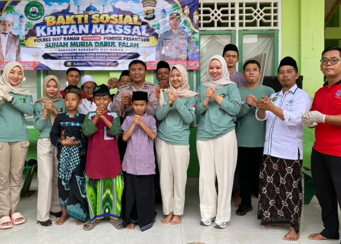 Polres Way Kanan Gelar Khitanan Massal Gratis di Ponpes Sunan Muria, 30 Anak Jadi Sasaran