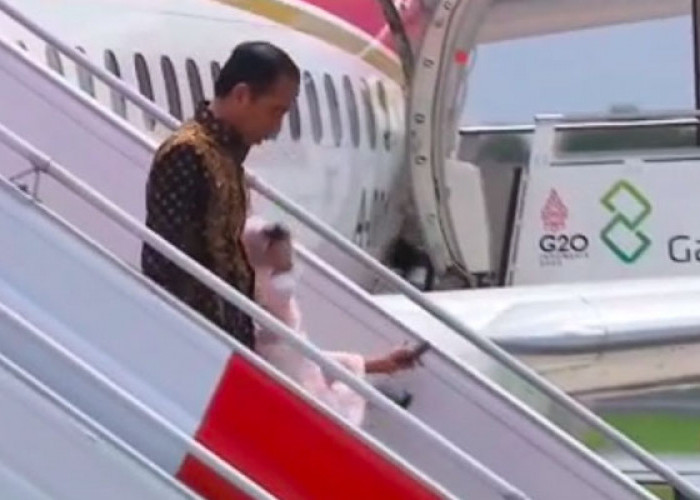 Iriana Jokowi Terpeleset di Tangga Pesawat Kepresidenan, Setpres Jelaskan Kondisinya