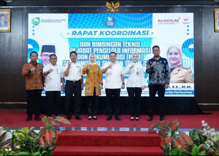 PLT Kominfo OKU Timur Sri Suhartati Ikuti Rakor PPID