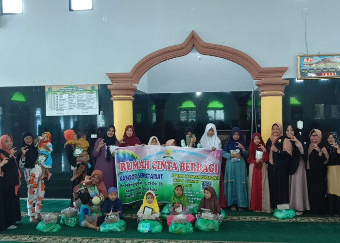 Bagikan Ratusan Al Qur'an Secara Gratis