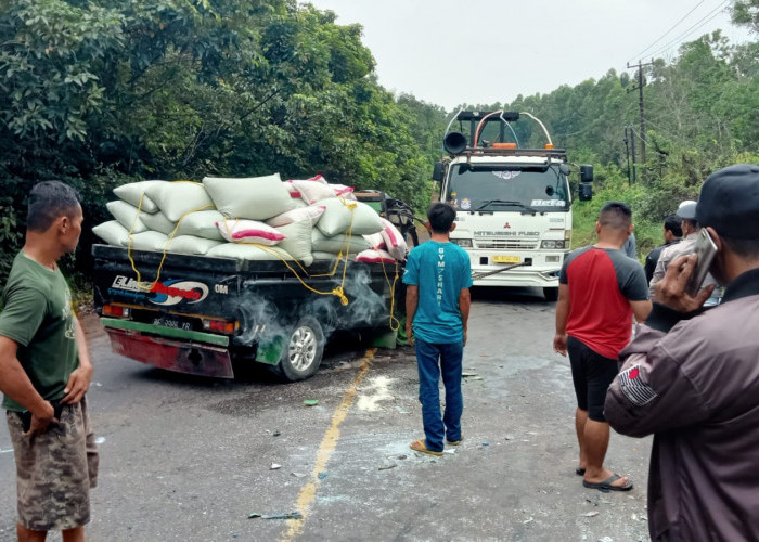 Nyalip Truck, Bus ALS Tabrak Pick Up L300