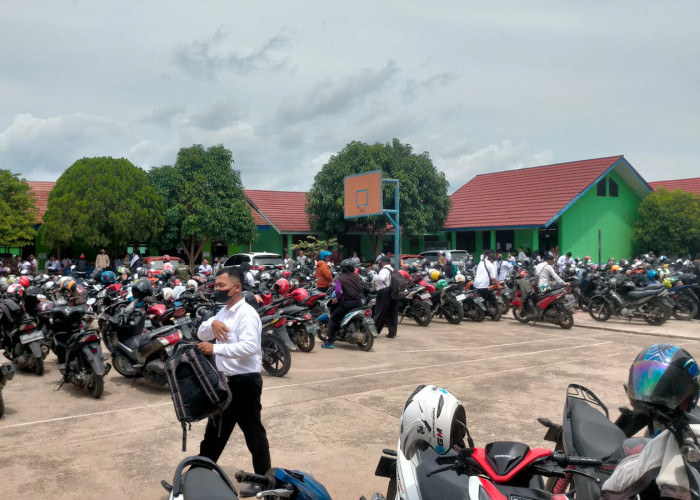 Keluhkan Biaya Parkir saat Tes Tertulis PPS di SMP 2 Belitang, KPU OKUT: Tak Ada Perintah Pungut Parkir   