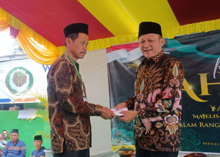 Bupati OKU Timur Enos Hadiri Pengajian Akbar Ahad Pon Yayasan Idarotul Hidayah Bangun Rejo