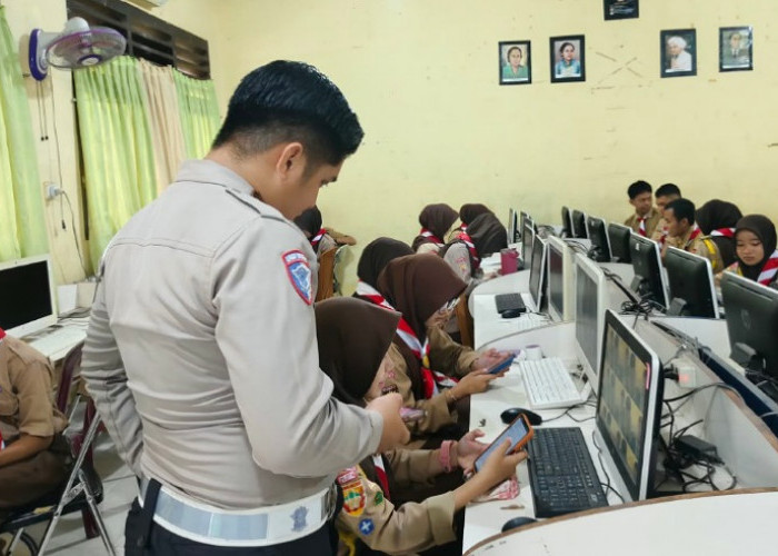Edukasi Teknologi Digital, Polres OKU Timur Gelar Sosialisasi Paham AI di SMKN 1 Martapura