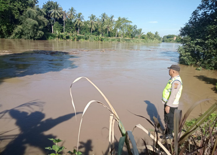 Gercep, Kapolsek BP Peliung IPTU Wilson Monitoring Debit Air Sungai Komering Meluap di Lima Desa