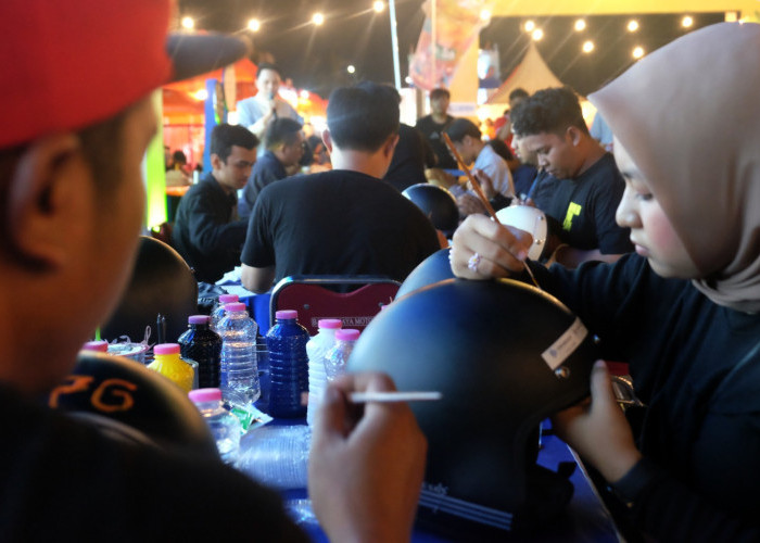 Selain Hadirkan Kuliner Nusantara, Festival Kota Lama Semarang 2023 Juga Dimeriahkan Dengan Seni Mengecat Helm