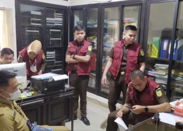 Jaksa Kejari Pagaralam Geledah Kantor Dinas PSDA Sumsel, Sita Sejumlah Dokumen