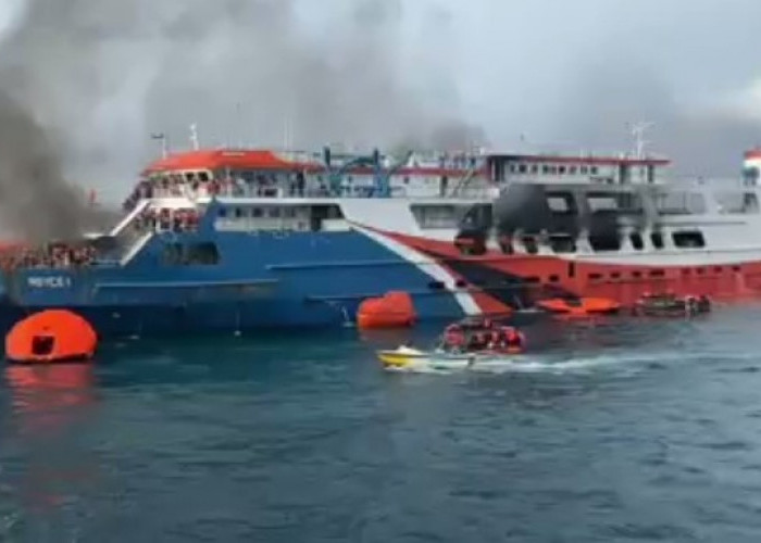 Kapal Ferry Rute Merak-Bakauheni Terbakar di Laut, Penumpung Panik